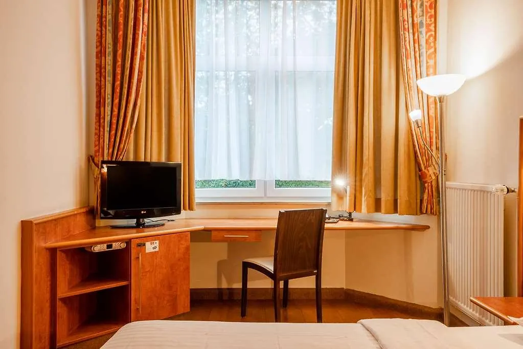 1, 2, Sleep Boardinghouse Unterschleissheim Zentrum Hotel