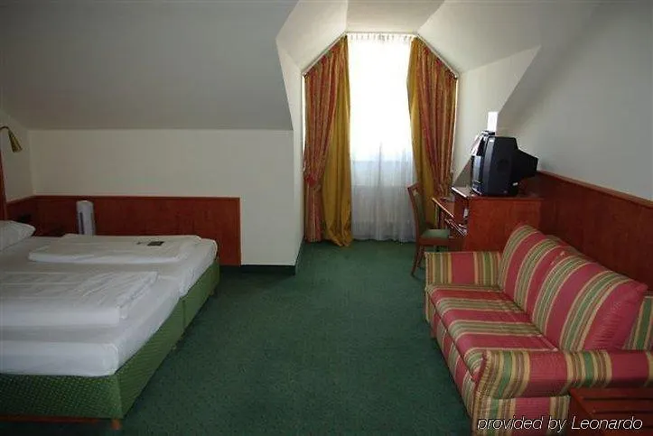 1, 2, Sleep Boardinghouse Unterschleissheim Zentrum Hotel