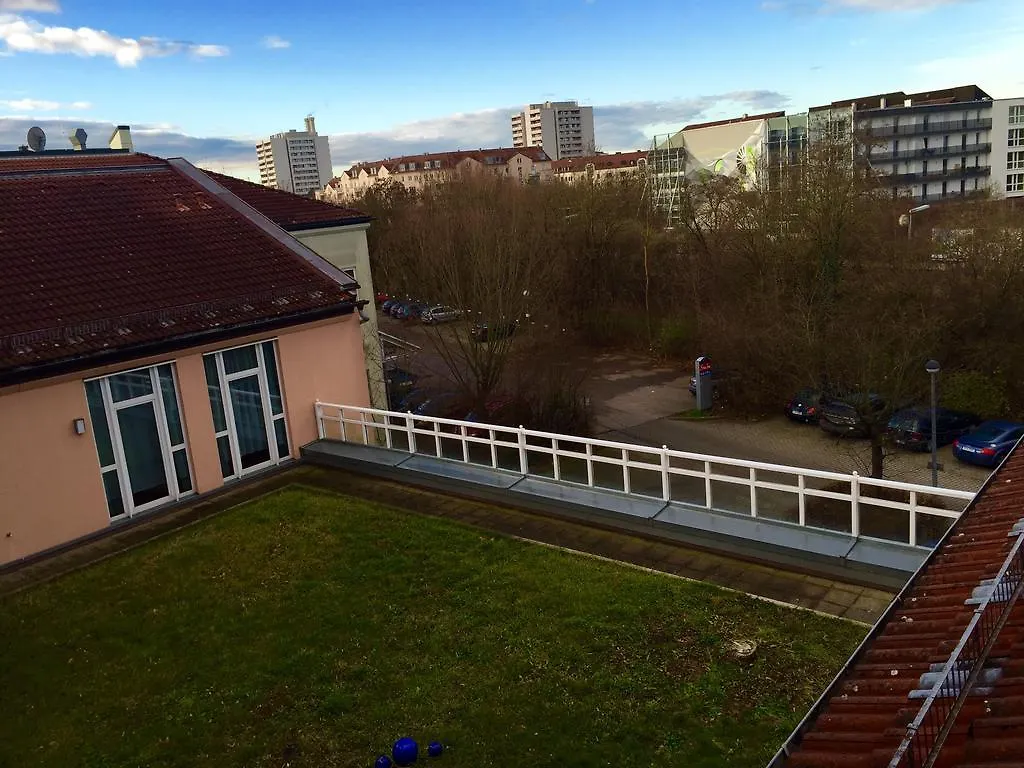 1, 2, Sleep Boardinghouse Unterschleissheim Zentrum