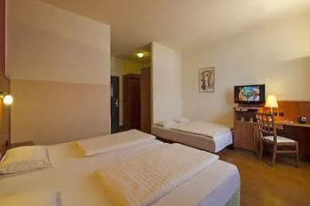1, 2, Sleep Boardinghouse Unterschleissheim Zentrum Německo