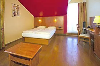 1, 2, Sleep Boardinghouse Unterschleissheim Zentrum Hotel